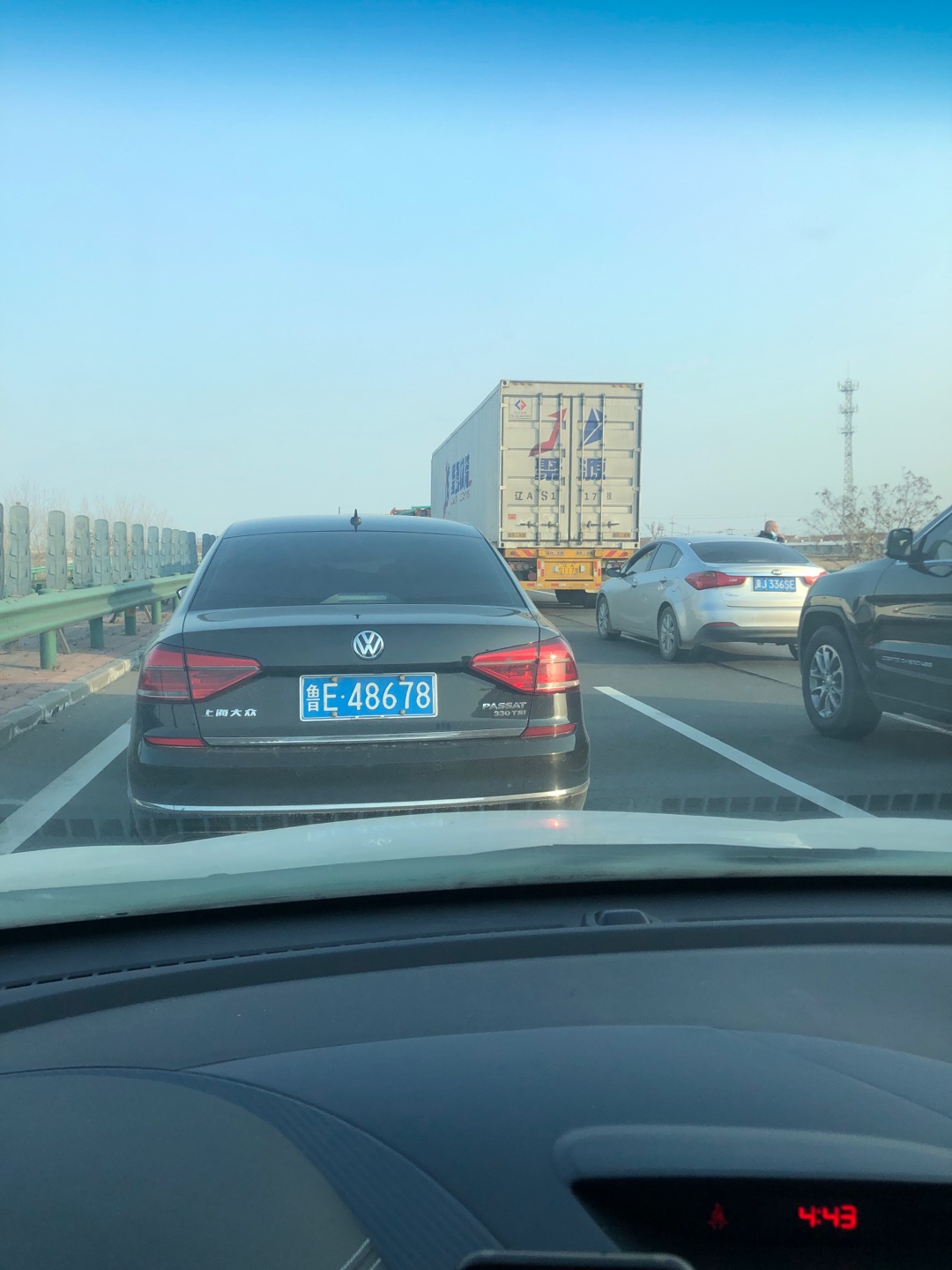荣乌高速路况实时查询:堵车缓行,太扯了,都不知道什么